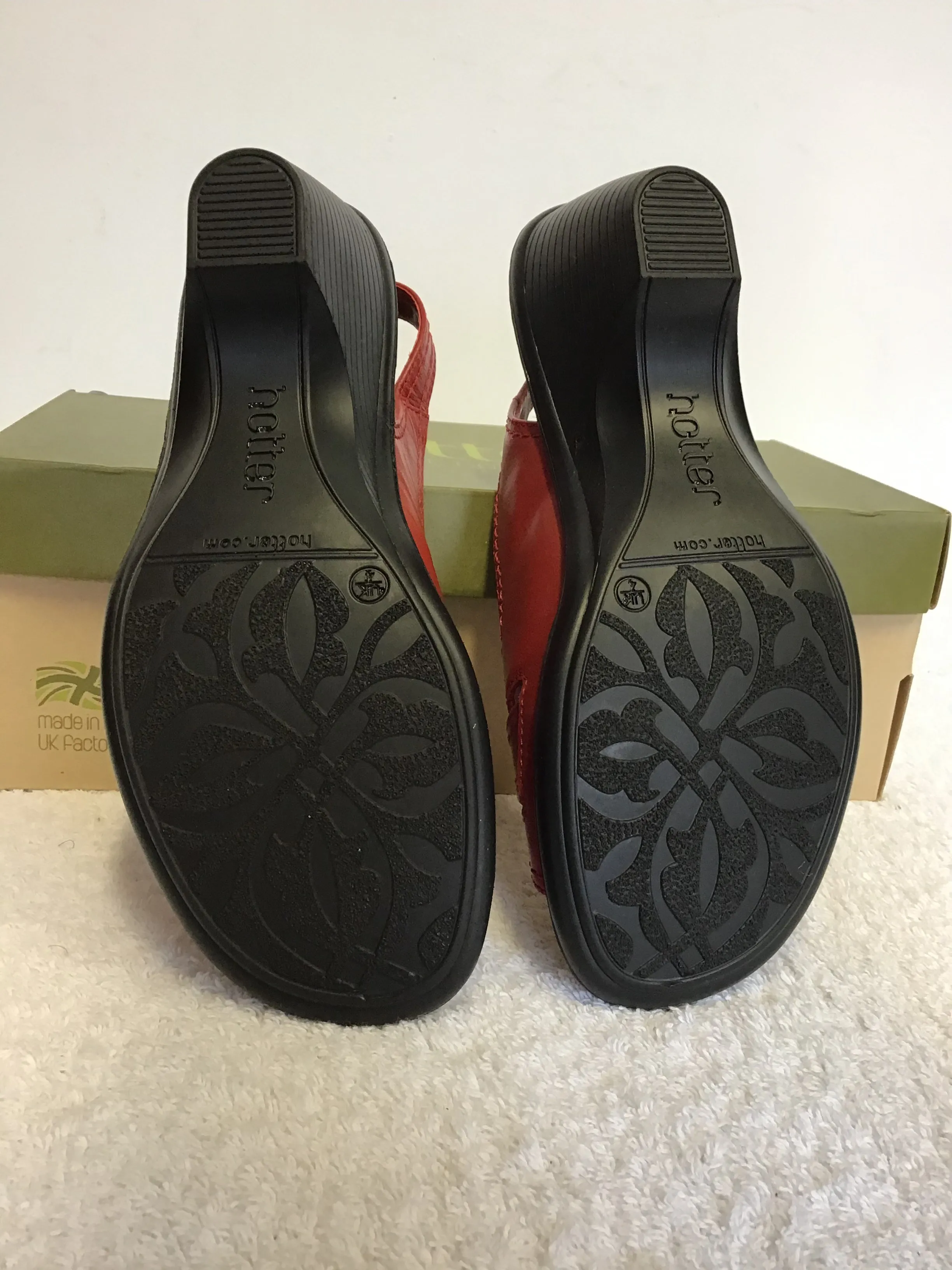 BRAND NEW HOTTER RED LEATHER COMFORT HEEL SANDALS SIZE 4/37