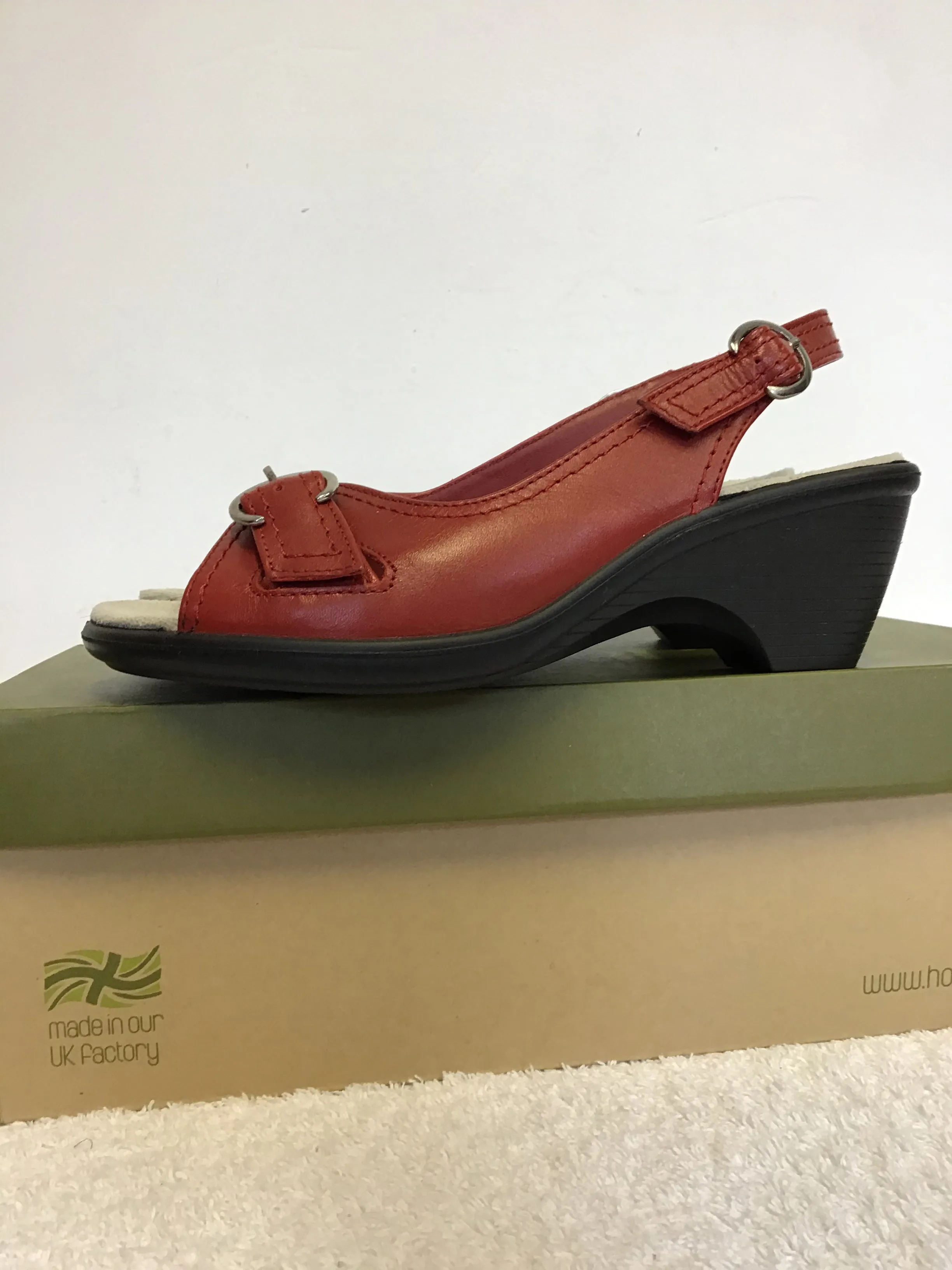 BRAND NEW HOTTER RED LEATHER COMFORT HEEL SANDALS SIZE 4/37