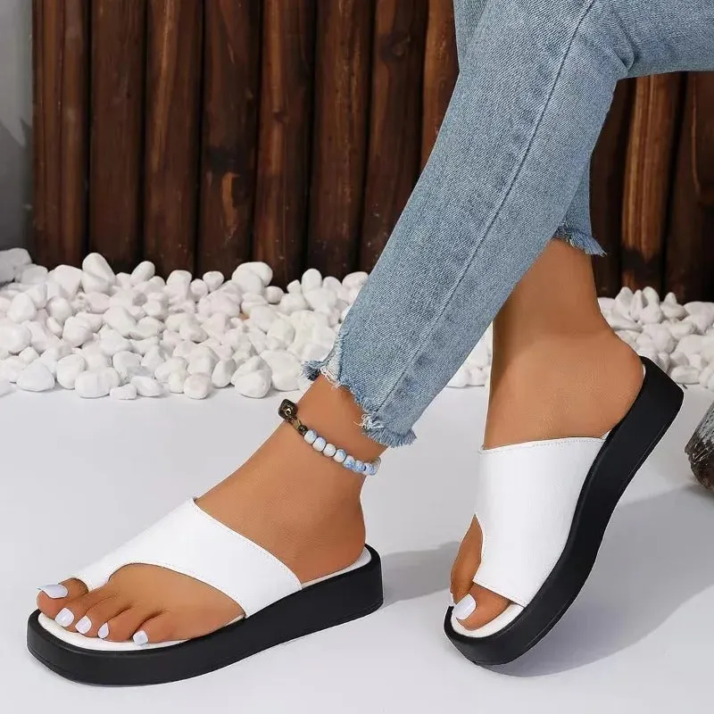 Casual Thick-Soled Clip Toes Design Women's Beach Slippers