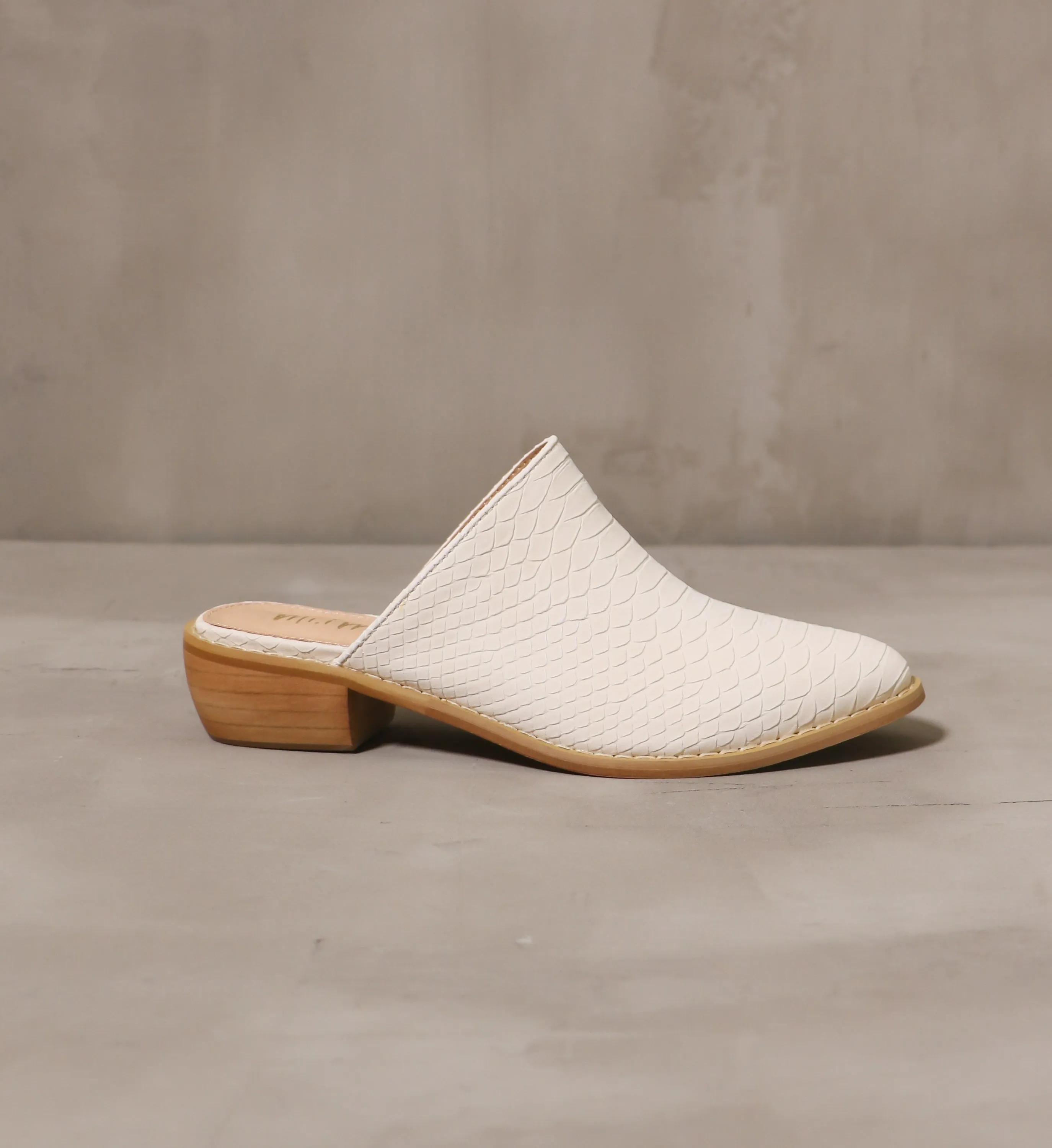 CREAM OF THE CROC MULE