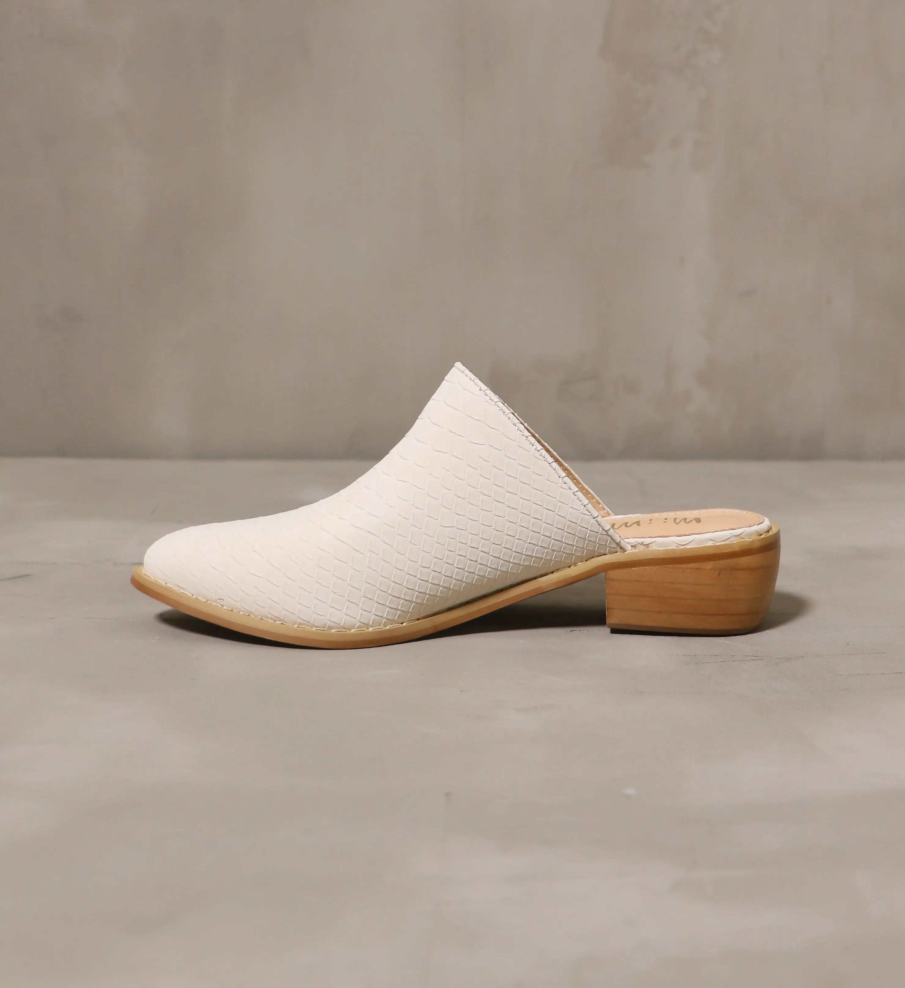 CREAM OF THE CROC MULE