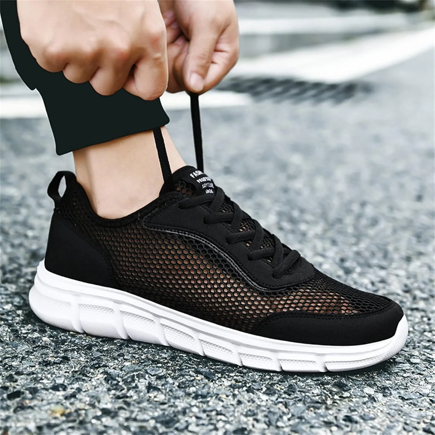 Fashion Spring and Summer Men Sports Shoes Flat Bottom Lightweight Fly Woven Mesh Hollow Mens Sneaker Boots Low Top Men's SPO