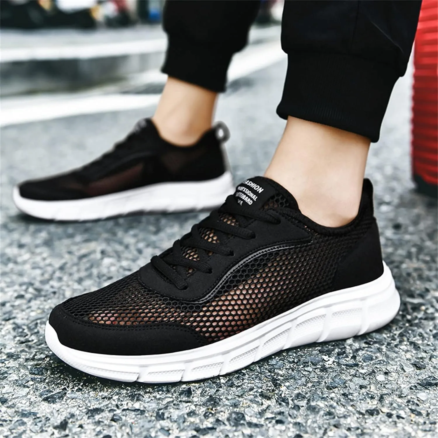 Fashion Spring and Summer Men Sports Shoes Flat Bottom Lightweight Fly Woven Mesh Hollow Mens Sneaker Boots Low Top Men's SPO