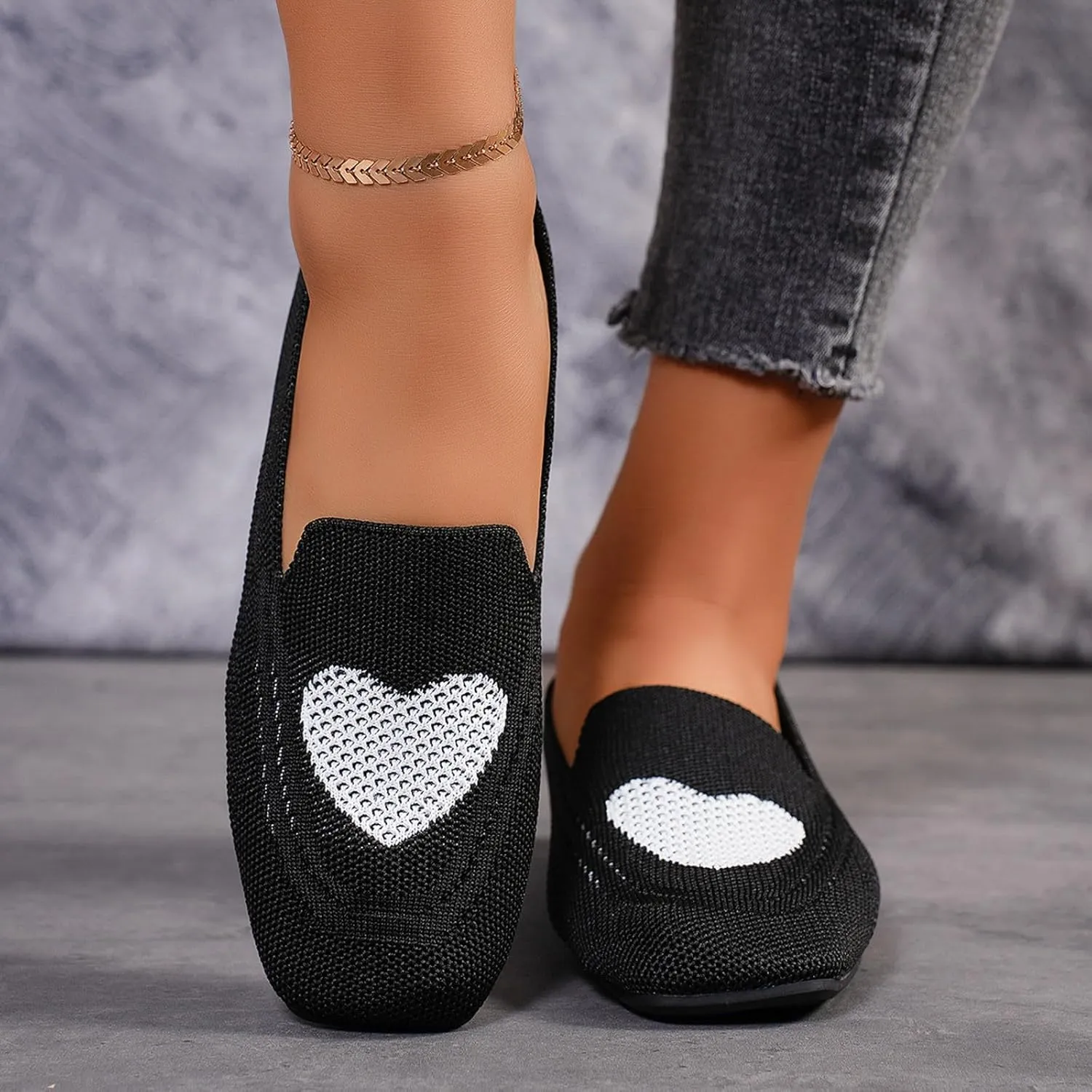 Ladies Casual Solid Color Love Mesh Breathable Fly Weave Shallow Mouth Flat Shoes Single Shoes Soybean Shoes Casual Shoes Arches Sandals
