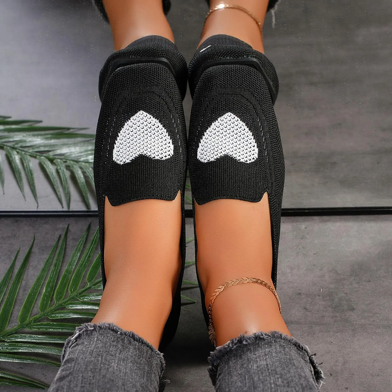 Ladies Casual Solid Color Love Mesh Breathable Fly Weave Shallow Mouth Flat Shoes Single Shoes Soybean Shoes Casual Shoes Arches Sandals