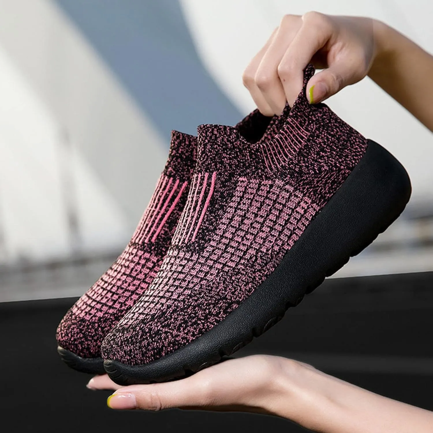 Men Sports Shoes Fashion Summer New Pattern Mesh Breathable and Comfortable Thick Sole Couple Sneaker Rack for Men
