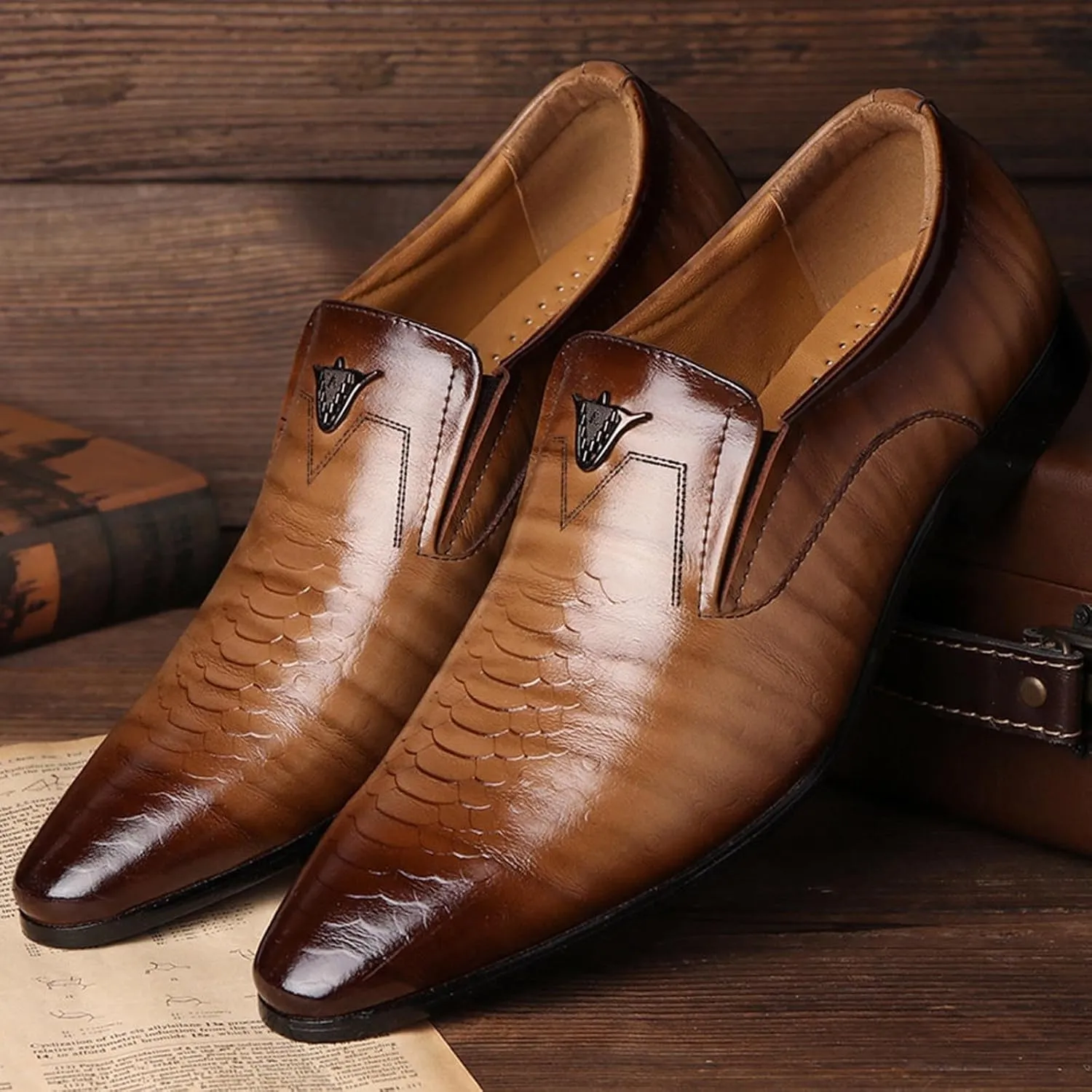 Mens Retro Leather Shoes Low Heel Business Formal Shoes Supple Drssy Shoe for Men Comfortable Waterproof Daily Work Footwear for Men with Durbale Non Slip Sole Suit for Long Walking