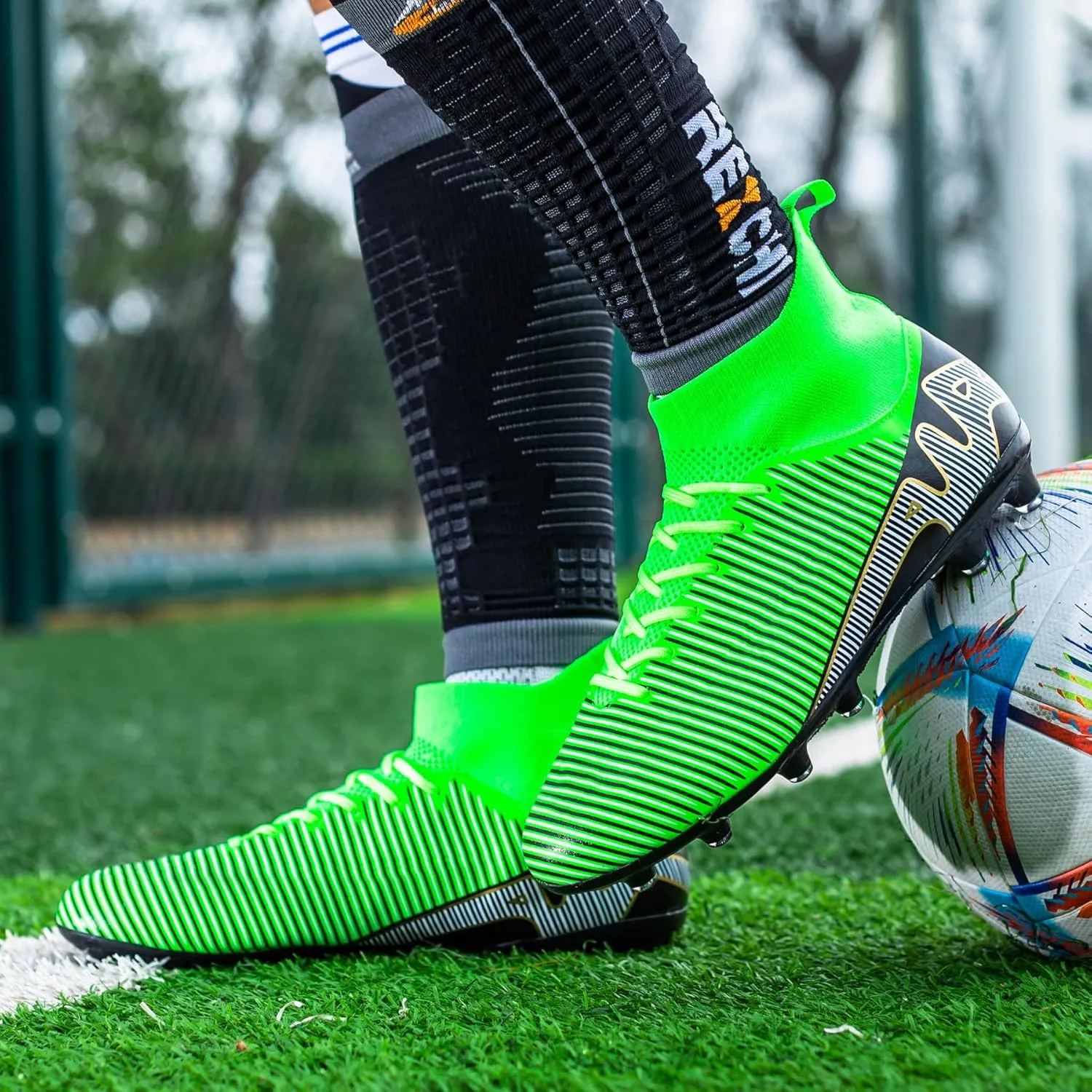 Men's Soccer Cleats Shoes Football Shoes for Training Athletic Boys Professional Sneaker Outdoor AG/FG