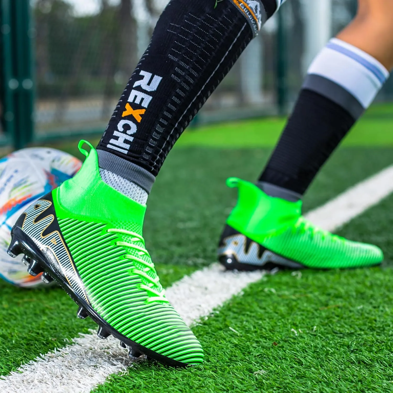 Men's Soccer Cleats Shoes Football Shoes for Training Athletic Boys Professional Sneaker Outdoor AG/FG