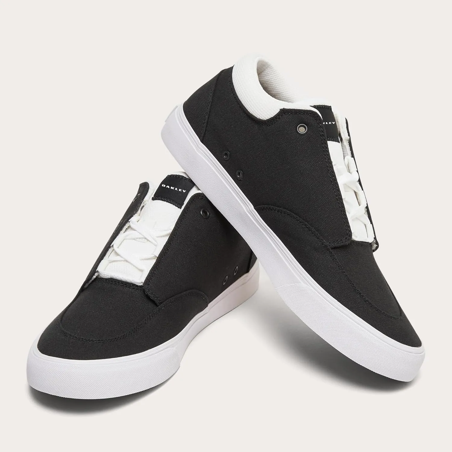 Oakley Men's Banks Low Canvas Sneaker