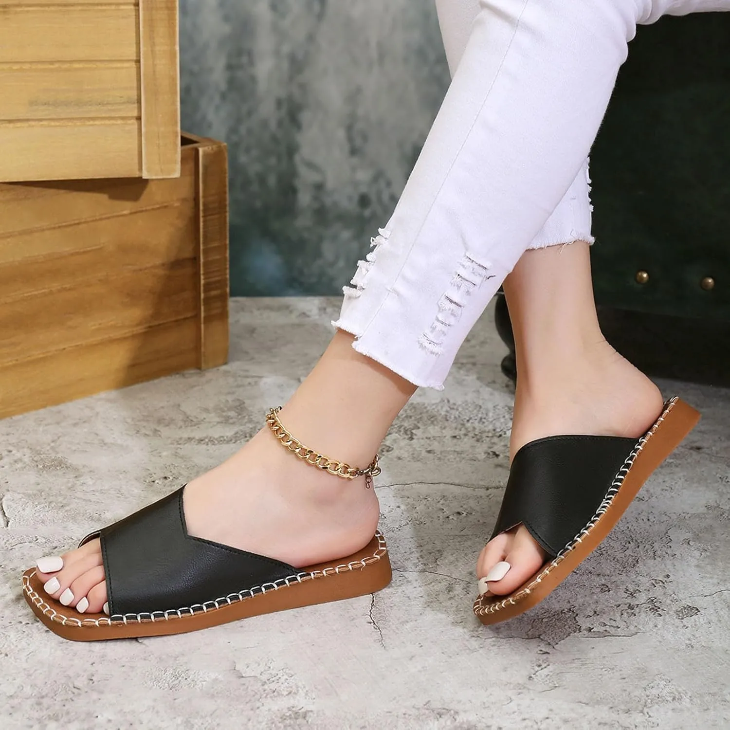 PU Leather Sandals Women Flat Sandal Slide Dressy Summer Beach Essentials Flip Flops Soft Footed Cute Slides Stylish