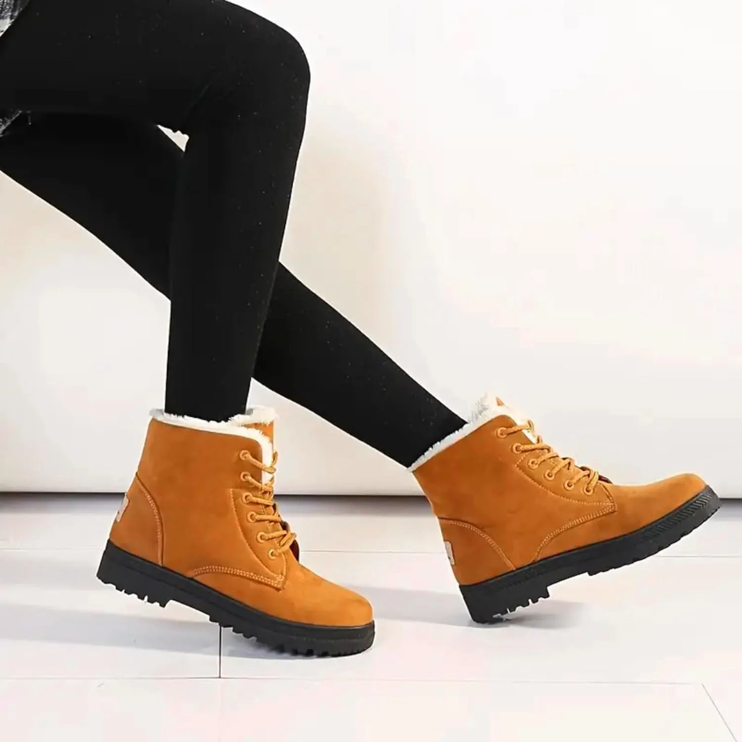 Winter Womens Boots Fur Lined Plush Warm Snow Boots Anti Slip Platform Cross Lace Trendy Velvet Boots for Women