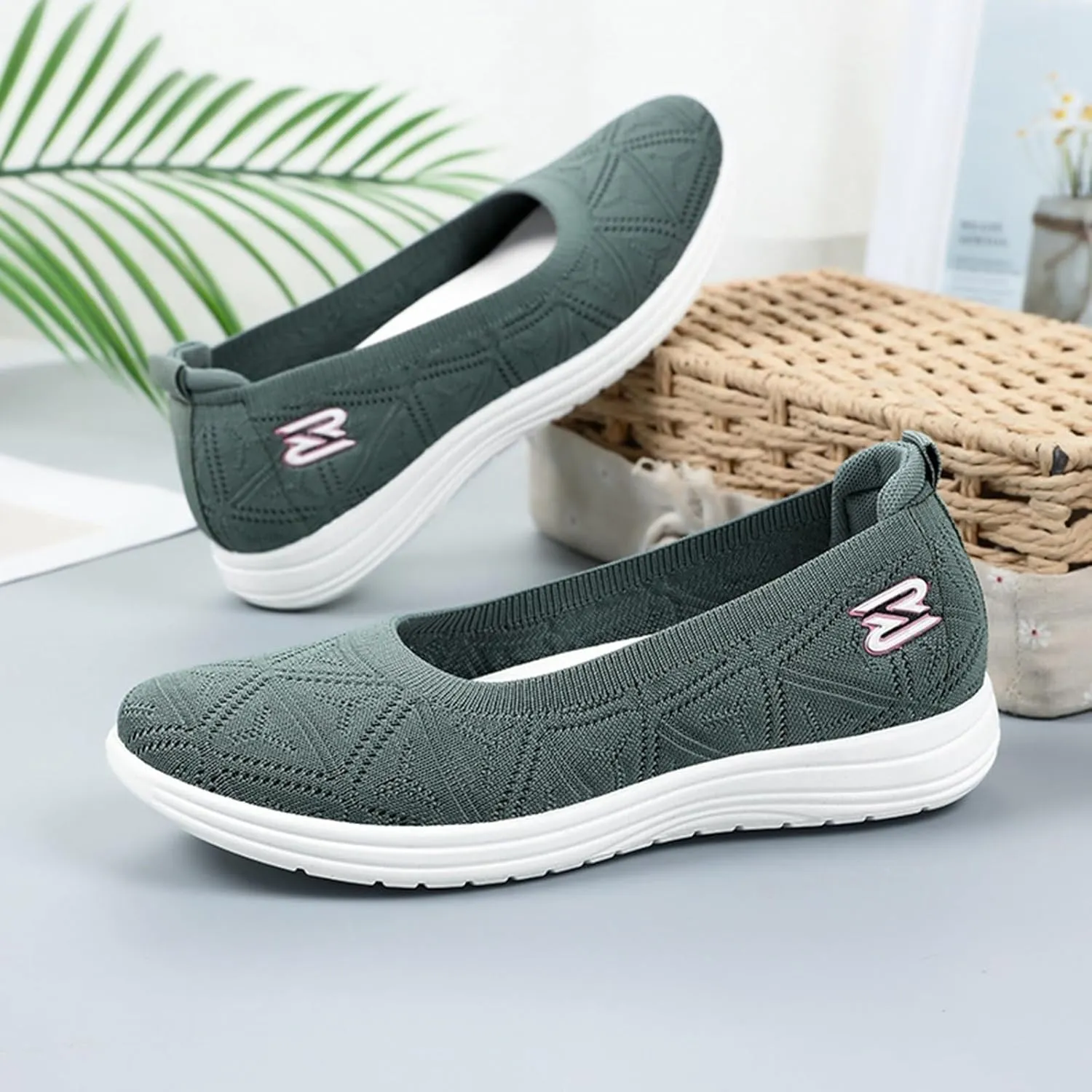 Women's Pointed Toe Slip On Loafers Comfortable Casual Flat Shoes for Dating Vacation Daily Wear with Dresses